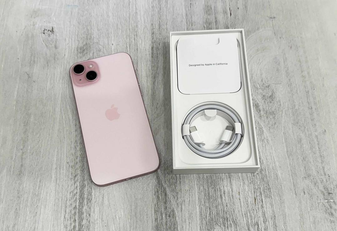 盒裝配件USB 2傳輸線。（圖／記者吳佩樺）