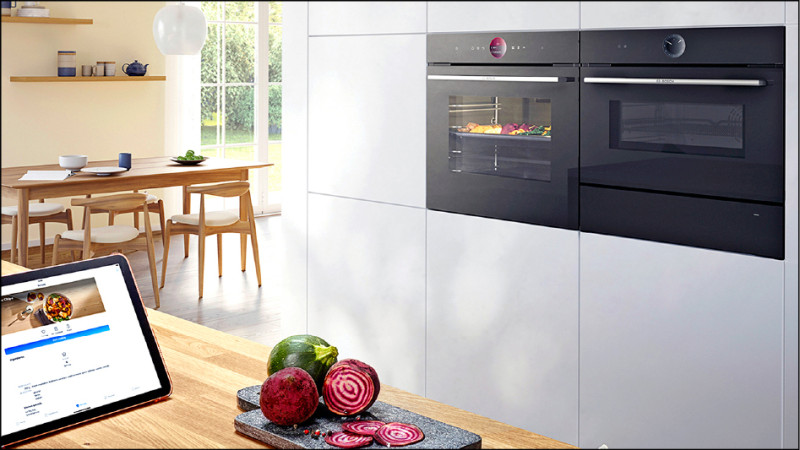BOSCH 8系列智慧廚電以黑色為主調,讓廚房空間更時尚。