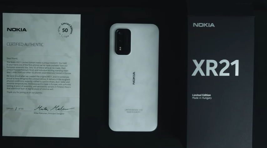 Nokia XR21 5G 白色迷彩背蓋限定版,盒裝附有專屬編號與製造產地證書。(圖翻攝Nokia官方YT影片)