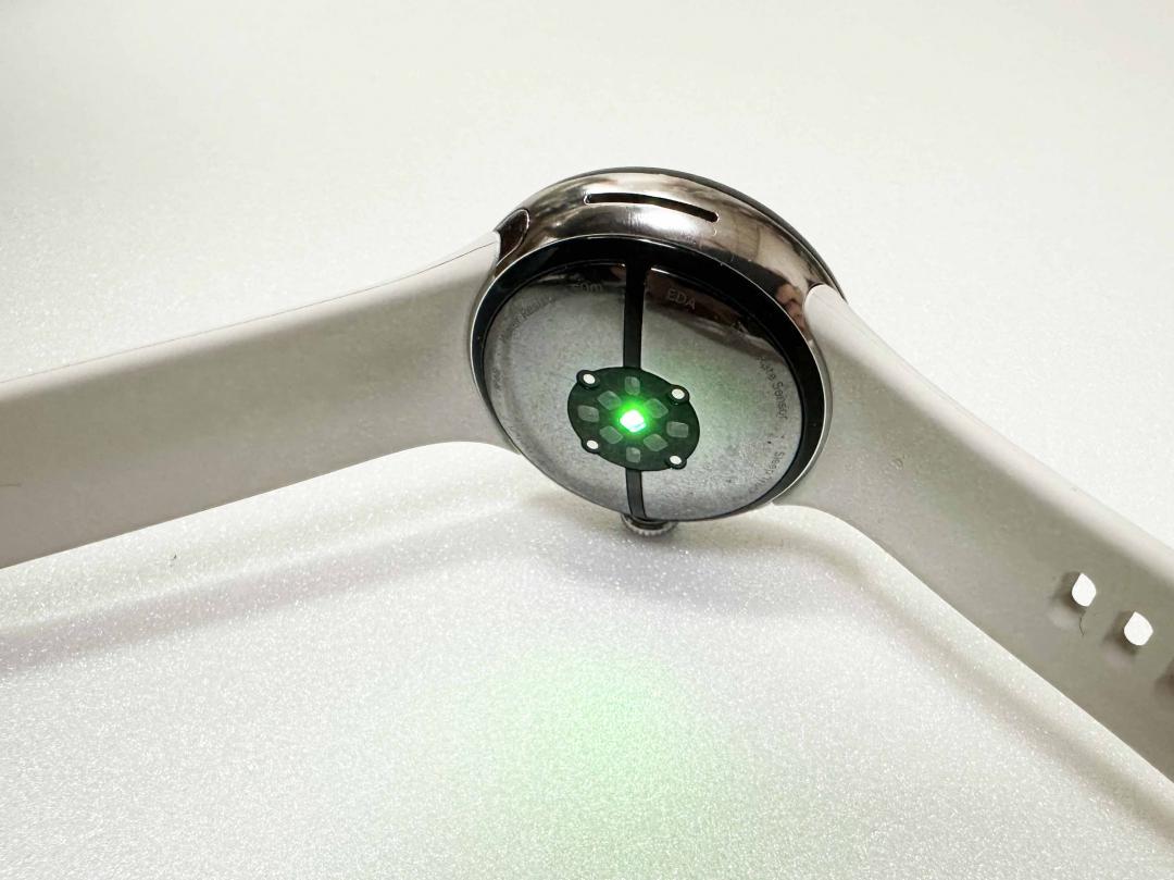 Pixel Watch 2新增3個全新感測器。（圖／記者吳佩樺攝）