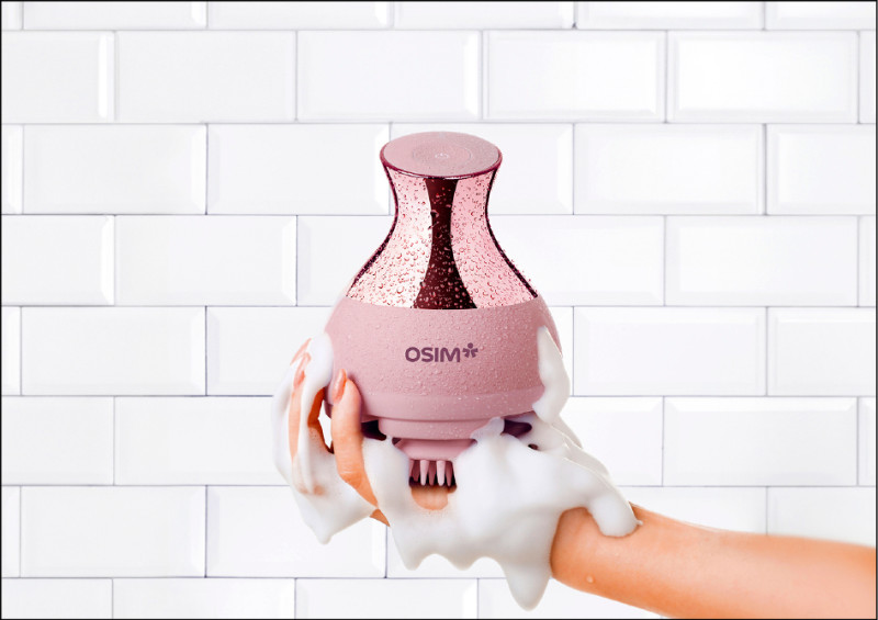 OSIM「摩力抓抓2」可乾濕兩用,洗頭同時按摩,在家就能有沙龍級享受。