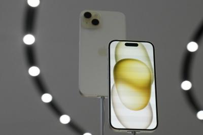蘋果 iOS 更新又出包?新舊款 iPhone 皆傳「半夜自動重開機」 蘋果 iOS 更新又出包?新舊款 iPhone 皆傳「半夜自動重開機」
