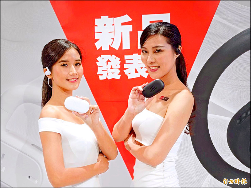 Soundgear Sense開放式耳機能保持與外界聯繫，適合運動、辦公室或居家等使用情境。（記者黃肇祥攝）