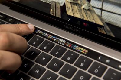 沿用 7 年的 Touch Bar 掰掰了! 蘋果下架 13 吋MacBook Pro 沿用 7 年的 Touch Bar 掰掰了! 蘋果下架 13 吋MacBook Pro
