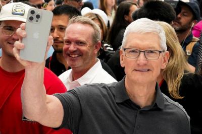 蘋果財報揭 iPhone 15 首賣成績!一產品大跌 34%、庫克坦言「有挑戰」 蘋果財報揭 iPhone 15 首賣成績!一產品大跌 34%、庫克坦言「有挑戰」