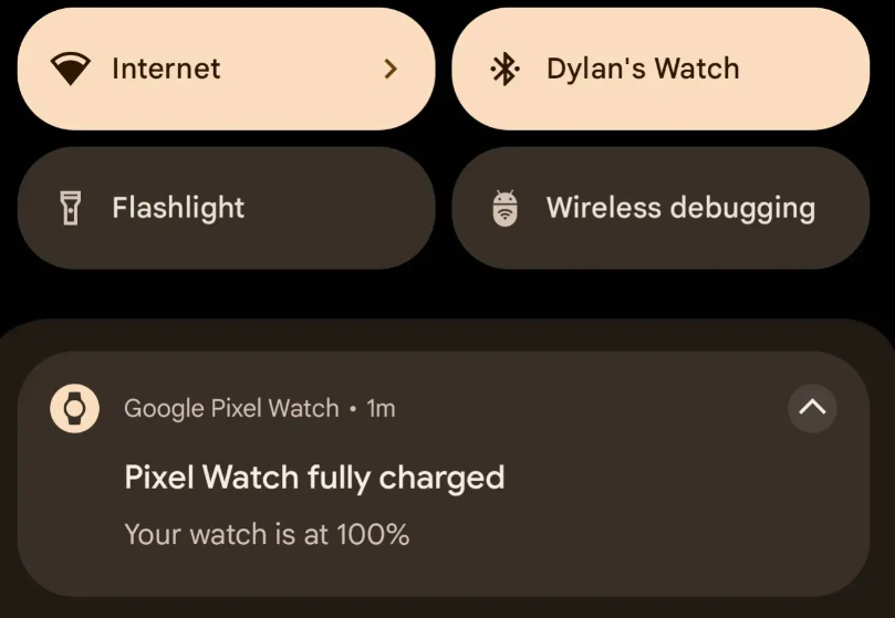 Google Pixel Watch 應用程式最新測試版本,已可顯示智慧手錶Pixel Watch 充飽電力的通知訊息了。(圖攝9to5Google)