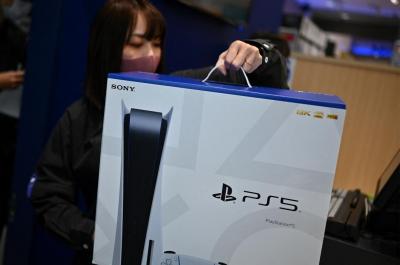 Sony PS5 日本銷量大暴跌！慘輸前代 PS4、Switch 多賣 76 倍