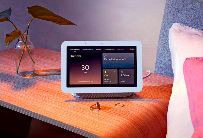 Google Nest Hub (第2代)是智慧螢幕也是智慧音箱，導入睡眠感應功能，售價3,180元。