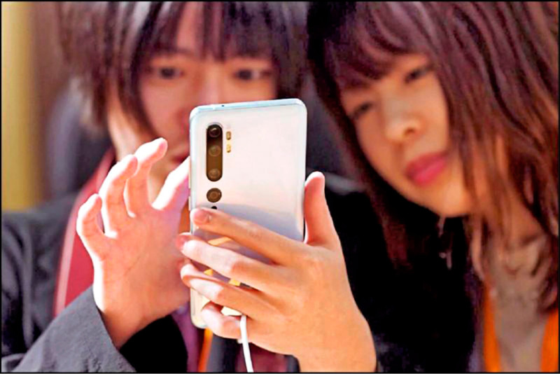 傑昇通信、地標網通祭出最低資費369元起,搶攻5G低價吃到飽最後一波商機。(路透)