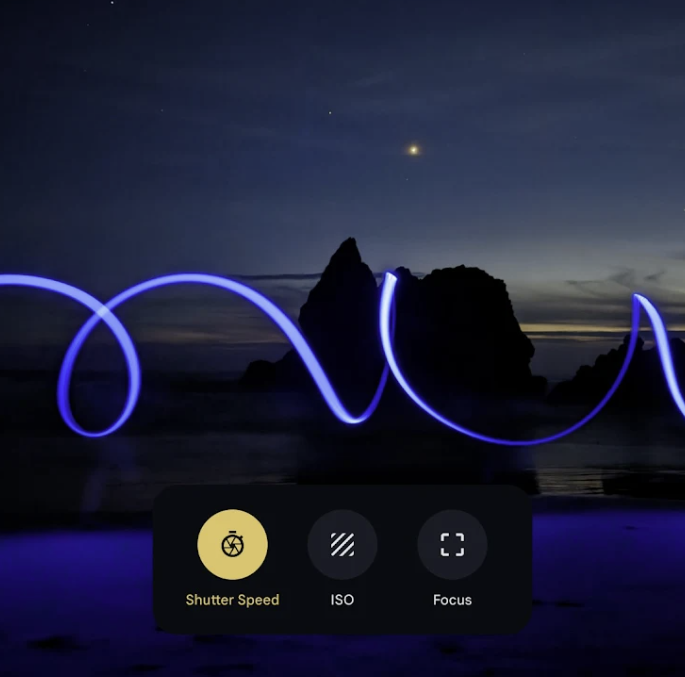 Pixel 8 Pro提供進階相機設定，可調整快門速度和 ISO感光度，享有專業相機的操作感。
