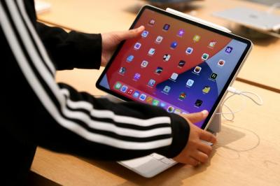 一次看懂蘋果未來4年OLED iPad路線圖!傳2027年升級螢幕下鏡頭 一次看懂蘋果未來4年OLED iPad路線圖!傳2027年升級螢幕下鏡頭