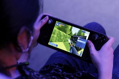 Switch 玩膩了?外媒點名這 5 款「年度最佳掌機」也能打 3A 遊戲 Switch 玩膩了?外媒點名這 5 款「年度最佳掌機」也能打 3A 遊戲