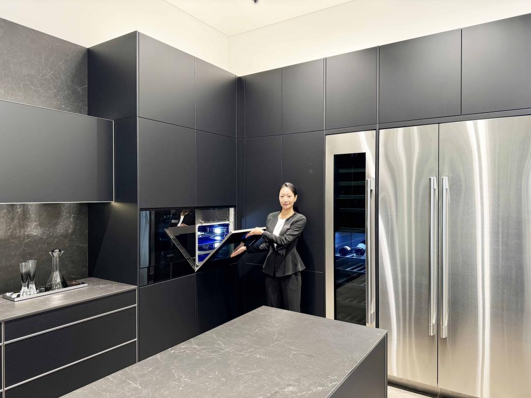 旗艦店展示Signature Kitchen Suite旗下全系列嵌入式廚電。(圖/記者吳佩樺攝)