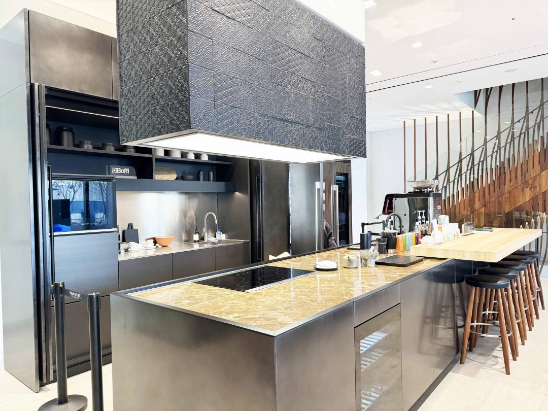 每一層樓結合不同廚具或家居品牌,打造多變風格的廚房空間。(圖/記者吳佩樺攝)