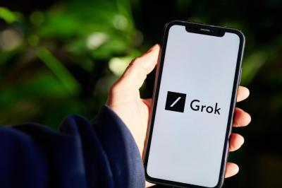 馬斯克旗下 Grok 聊天機器人正式上路!限 X平台付費用戶獨享 馬斯克旗下 Grok 聊天機器人正式上路!限 X平台付費用戶獨享
