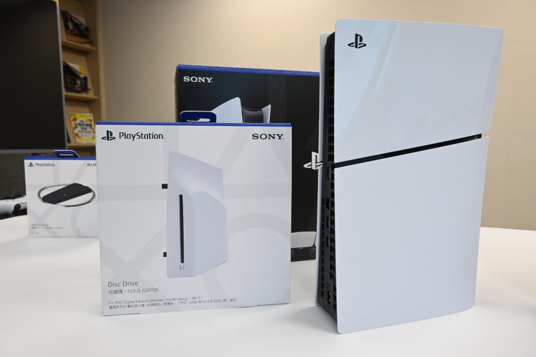購買數位版機型，日後可根據需求自行加購PS5專用的Ultra HD Blu-ray光碟機，售價為3,680元。（圖／記者黃肇祥）