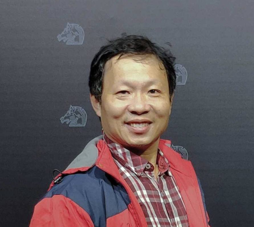 攝影達人 小袁
有著30多年的攝影經驗,攝影達人小袁喜愛用鏡頭寫生活日記,以各種不同的創意構圖視角,捕捉人生百態與真實的感動。