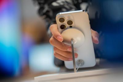 蘋果致敬 Sony 設計？彭博：傳下一代 iPhone 加入攝影專用鍵