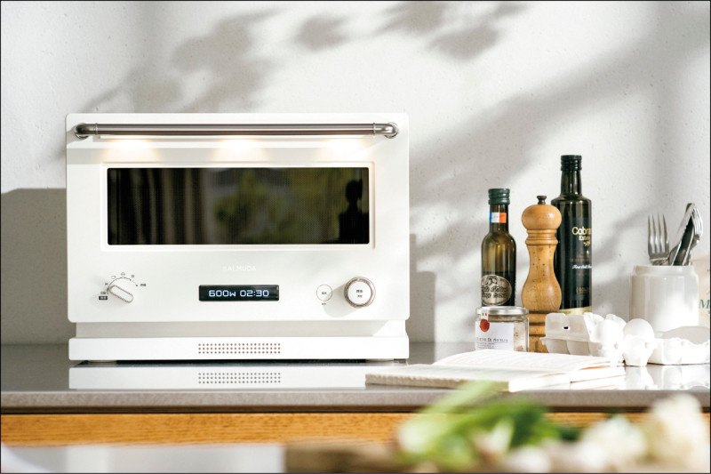 BALMUDA The Range微波烤箱，美型還搭配聲光點綴，24,990元。