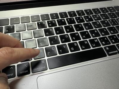 MacBook續航力準備打趴對手!蘋果充電式背光鍵盤新專利曝光 MacBook續航力準備打趴對手!蘋果充電式背光鍵盤新專利曝光