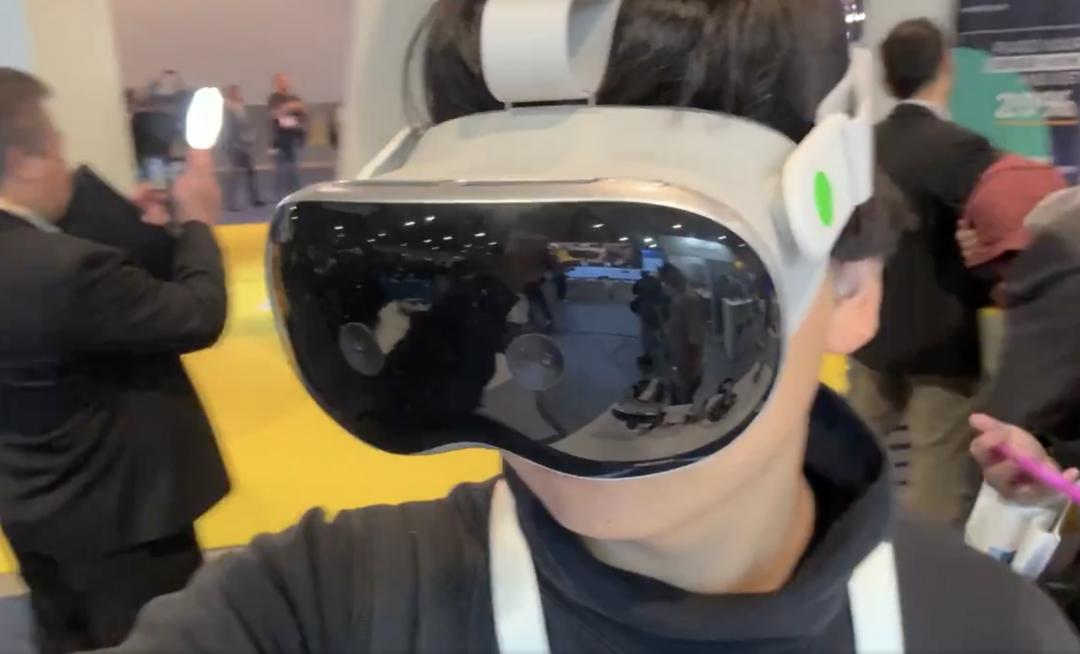 中國山寨品的硬體規格對比蘋果Vision Pro,差距極大。(圖/翻攝X)