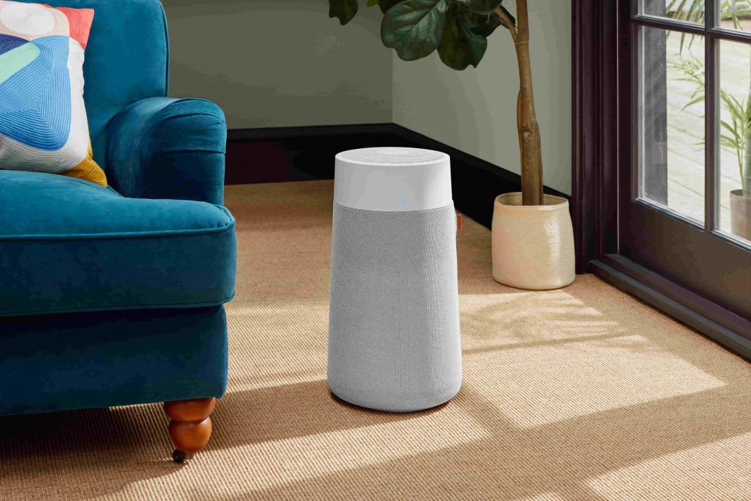 瑞典品牌Blueair的Blue Max系列，可以淨化99.97%有害懸浮微粒、過濾最小PM0.1的有害物質，還有格柵形狀設計的出風口、360°進風等特色，CASR8.5cmm也優於同級產品。Blue Max，10,888元起。