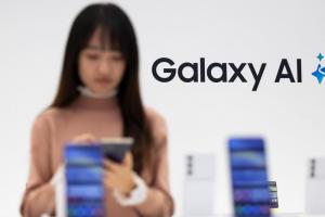 曲面螢幕Out！2024年手機別亂買　看準這5大趨勢再出手