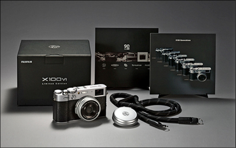 富士同步推出全球限量1,934台的X100VI限定版，機身刻有富士創立初期的經典標示，慶祝成立90週年。（翻攝富士官網）