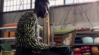 態度變了?蘋果新 MacBook 罕見大談 AI 外媒評:行銷話術 態度變了?蘋果新 MacBook 罕見大談 AI 外媒評:行銷話術