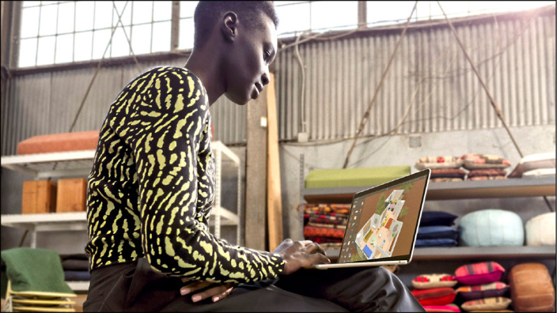 蘋果新款MacBook Air配備8核心CPU，能應對多種工作需求，提供強悍的使用效能。