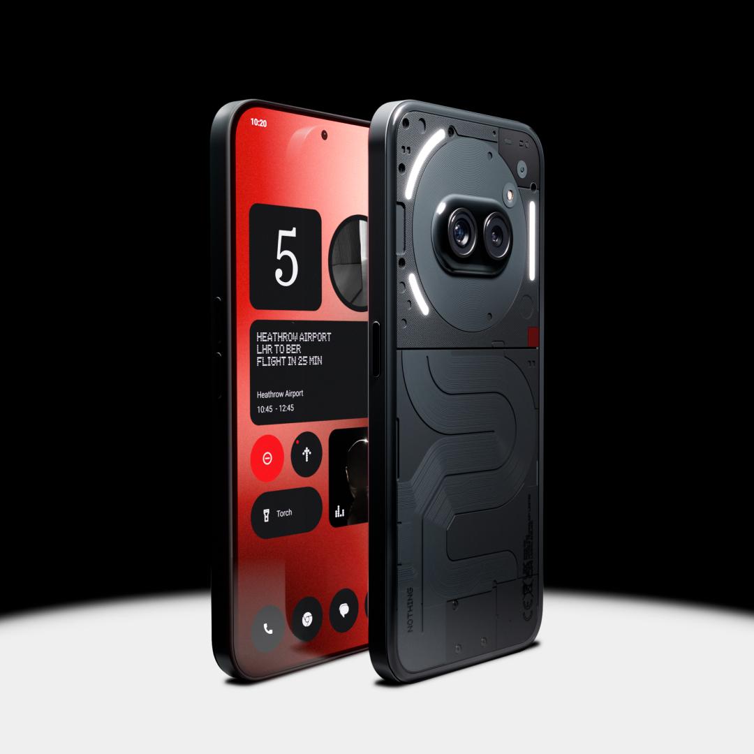 Nothing Phone(2a)中階新機，機身有白與黑兩色。即日起率先於美國、印度與歐洲市場開放預購。台灣上市與售價資訊尚待官方後續發佈。（圖／Nothing）