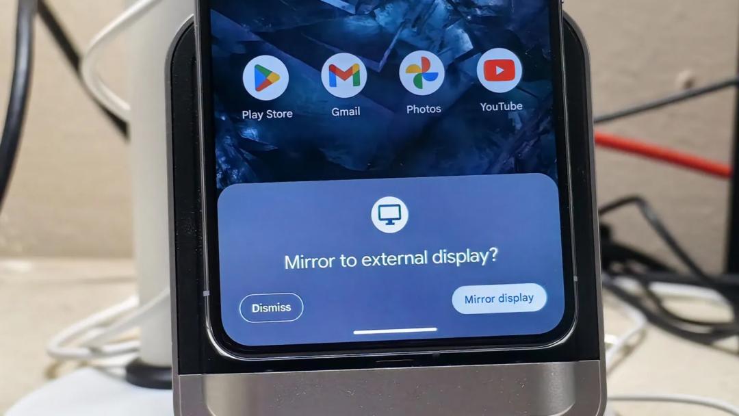 開發者發現,Google在Android 14 QPR3 Beta 2中,解除Pixel 8系列對DisplayPort Alt Mode功能的限制。(圖/翻攝X)