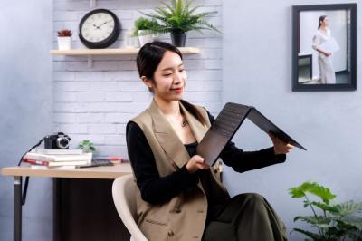 LG gram輕薄筆電再創新高度!全球最輕16吋翻轉觸控筆電登台 LG gram輕薄筆電再創新高度!全球最輕16吋翻轉觸控筆電登台