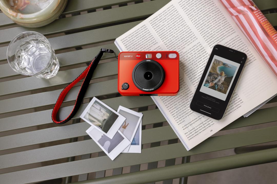 Leica SOFORT 2是一台兼具拍立得功能的數位相機,13,000元。