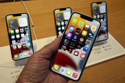 蘋果工程師洩露 iOS 18 大改版介面!風格全變了 相機不是全黑色 蘋果工程師洩露 iOS 18 大改版介面!風格全變了 相機不是全黑色