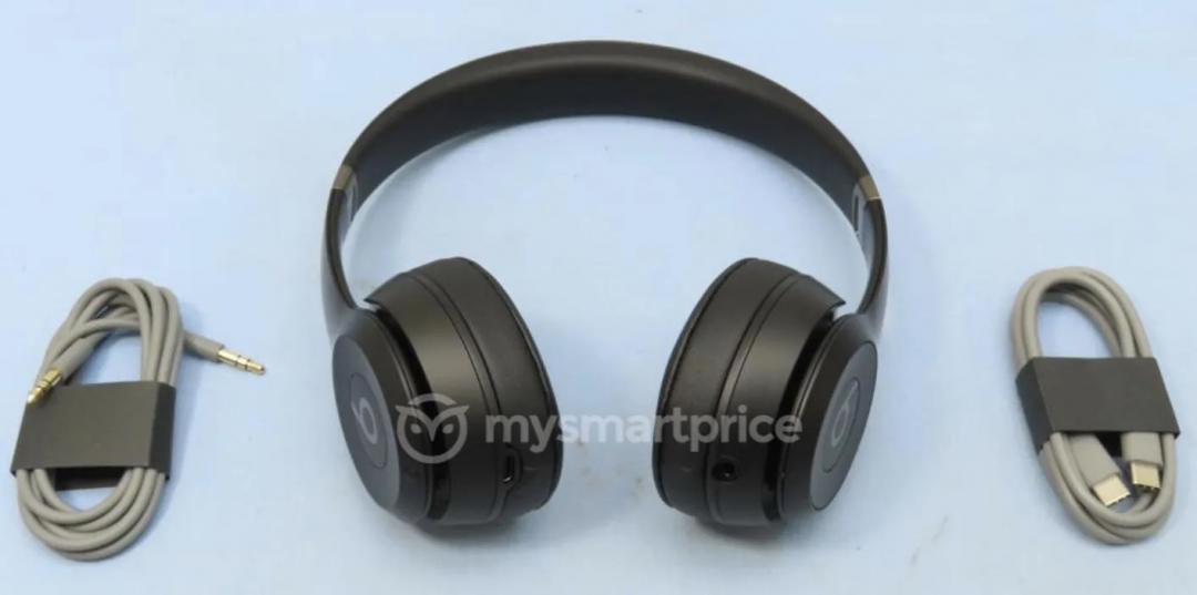 包裝可能附贈雙USB-C連接線和3.5mm雙公頭音源線。(圖/翻攝Mysmartprice)