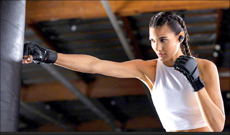 選擇合適運動無線耳機，在認真運動健身時還能享受音樂陪伴。