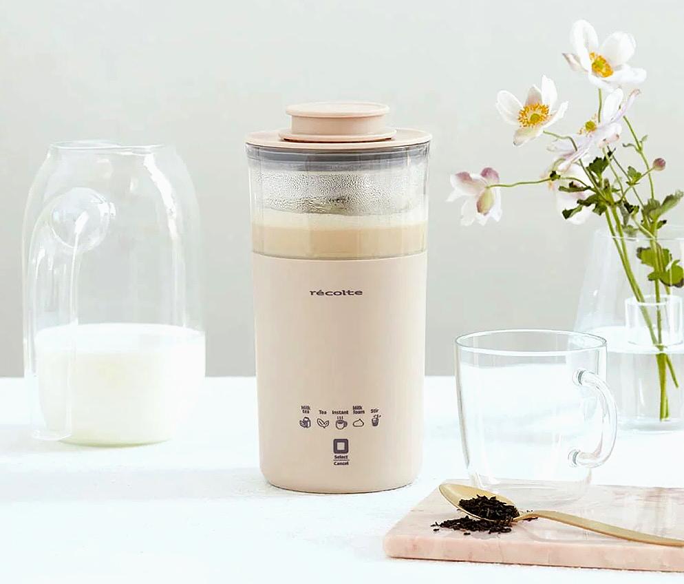 recolte奶茶機，2,690元。

一杯好喝的茶飲可不能馬虎，每個步驟都影響茶香關鍵，recolte RMT-1具備奶茶、沖茶、即溶、奶泡以及攪拌5種模式，只要更換不同茶葉，就能製作不同口味的飲品。