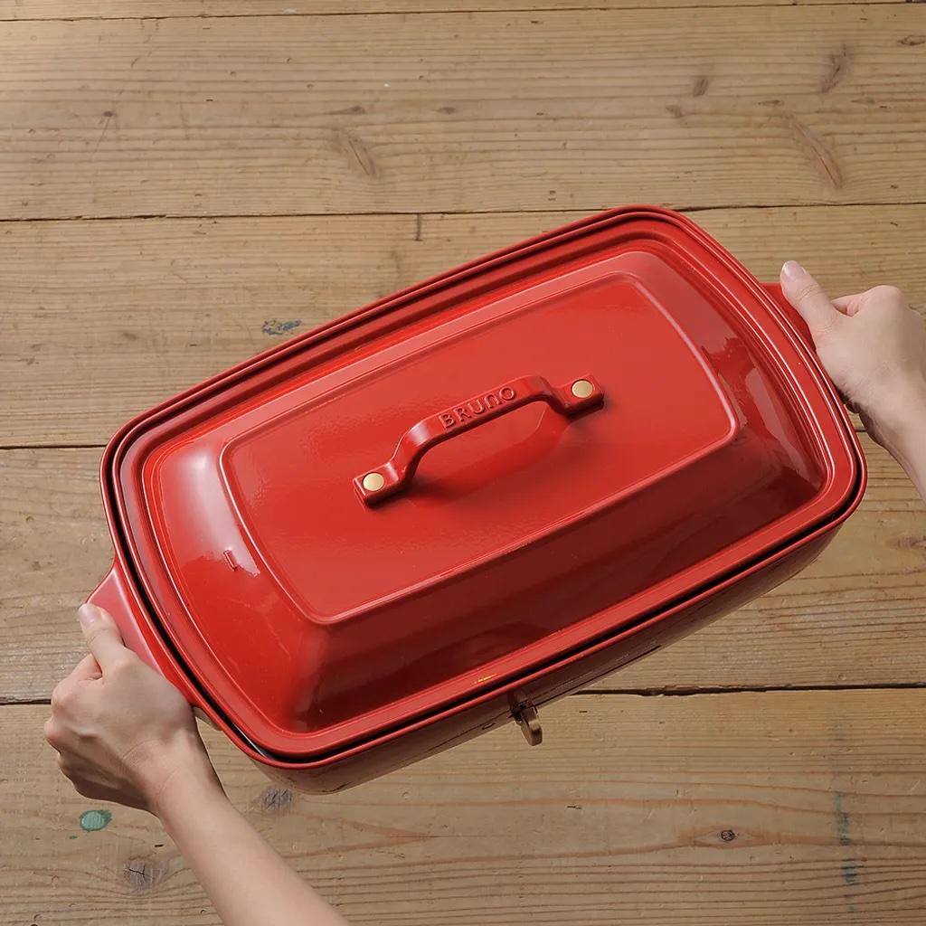 BRUNO加大型多功能電烤爐，4,580元。

BRUNO BOE026適合4~6人家庭使用，具備煎、烤、炒、煮多種功能，內附平板料理盤、章魚燒烤盤，當作點心機也相當好用。可加購料理深鍋、鴛鴦深鍋等配件，滿足煮湯、吃火鍋等需求。
