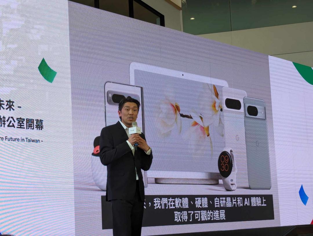 辦公大樓共打造有 50 多間的先進設備實驗室,來自台灣的工程研發團隊,參與Pixel硬體與軟體的開發。圖為Google裝置與服務軟體工程副總裁Seang Chau。(圖/記者劉惠琴攝)