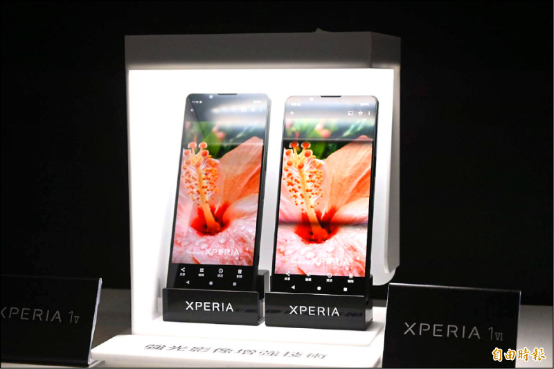 對比前代Xperia 1 V(左),Xperia 1 VI(右)無論在色彩、亮度皆有所升級。(記者黃肇祥攝)