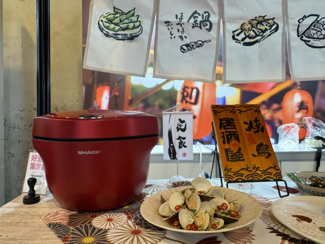 智慧攪拌零水鍋，自動攪拌技術輕鬆完成烹調。 （圖／記者吳佩樺攝）