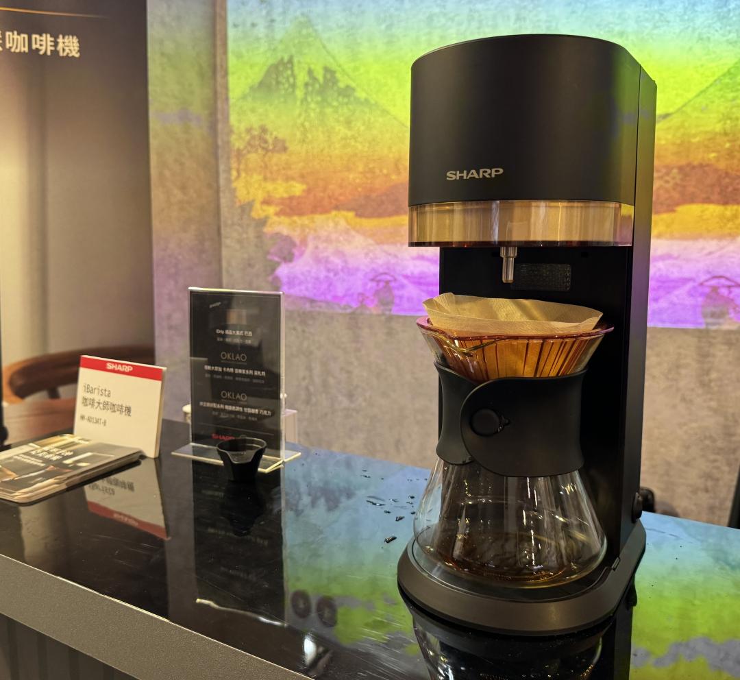 iBarista智慧咖啡機，一鍵智慧享受等同專業咖啡師調製的精品咖啡。（圖／記者吳佩樺攝）