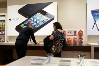 就是要朦朧復古感!日本年輕人瘋買十年前老 iPhone 就是要朦朧復古感!日本年輕人瘋買十年前老 iPhone