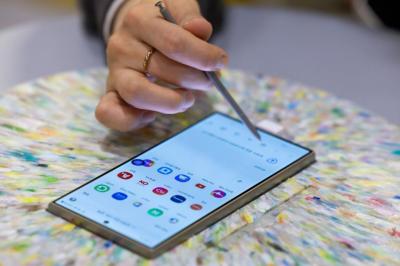 全球 Top 10 熱銷手機排行榜揭曉!這款安卓旗艦比 iPhone 更貴卻超熱賣 全球 Top 10 熱銷手機排行榜揭曉!這款安卓旗艦比 iPhone 更貴卻超熱賣