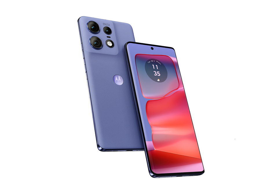 MOTO edge 50 Pro 配置三鏡頭，內建自家AI拍照優化與支援3倍光學長焦拍攝功能，電量4500mAh。（圖／MOTO）