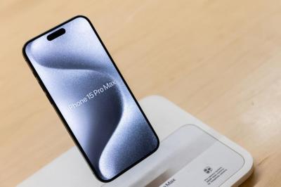 最新 iPhone 16 諜照曝史上最窄邊框!網大讚:就差動態島 最新 iPhone 16 諜照曝史上最窄邊框!網大讚:就差動態島