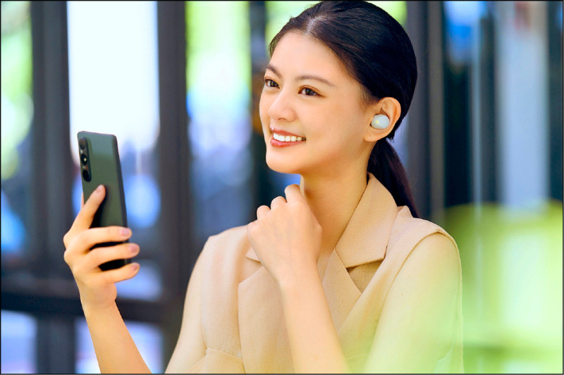 上班通勤過程想要好好聽音樂、Podcast，一副好的降噪耳機不可少。WF-1000XM5限時優惠價7,990元。