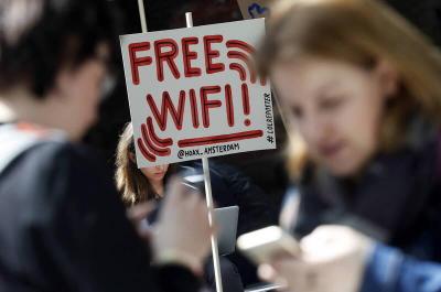 公共Wi-Fi 免費無線網路暗藏個資外洩危機!掌握4招確保上網安全 公共Wi-Fi 免費無線網路暗藏個資外洩危機!掌握4招確保上網安全