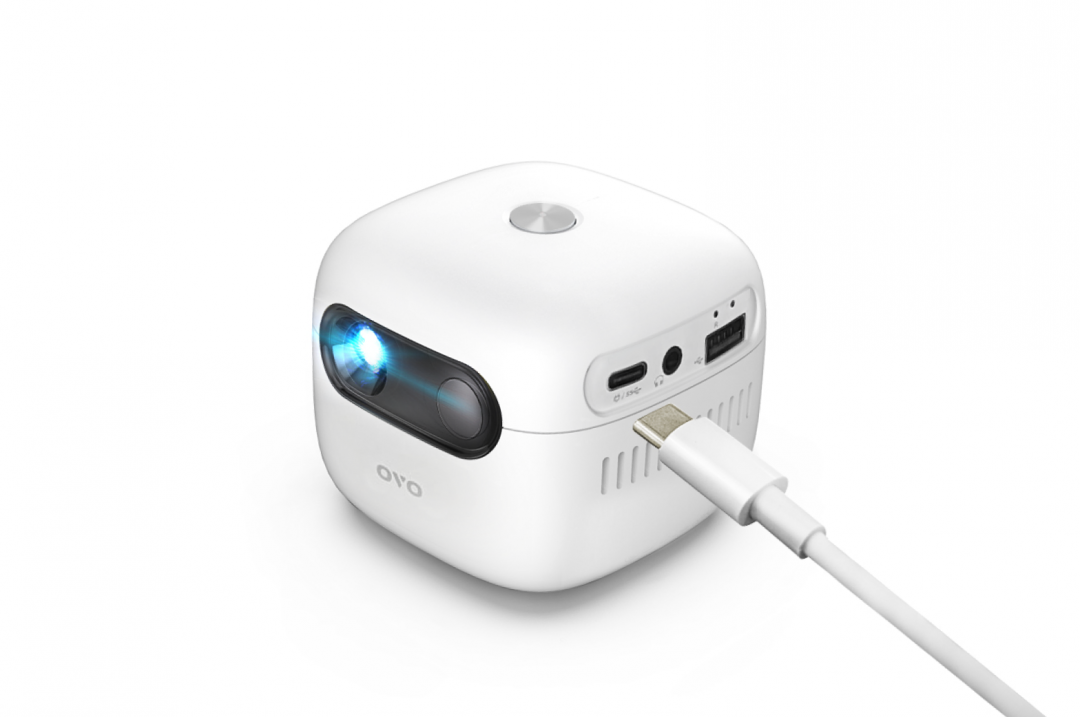 OVO小蘋果智慧投影機U1內建電池,不需插線就能使用,可續航約2.5小時,13,980元。